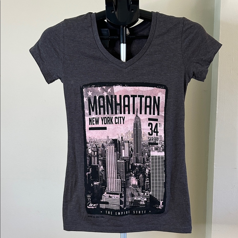 Ice Charcoal Manhattan Graphic V-Neck Tee